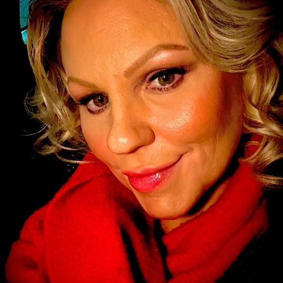 Hiiii…Welcome to my closet!!!! - Picture 5 of 16